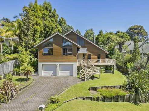 9 Longfellow Parade, Titirangi