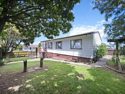16A Maplesden Drive, Clendon Park