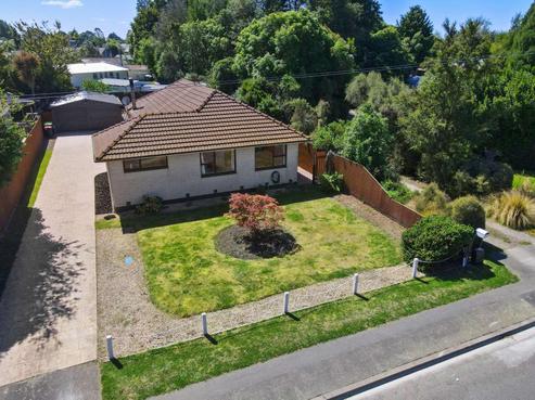 22 Woodend Road, Woodend