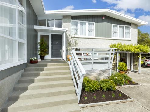 8 Harewood Grove, Pinehaven