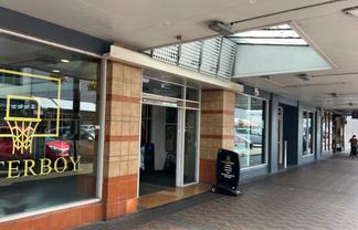 Large Retail Space For Lease on Broadway Avenue