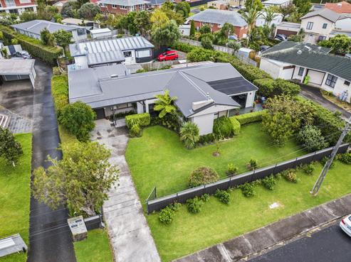 11 Riverview Road, Panmure