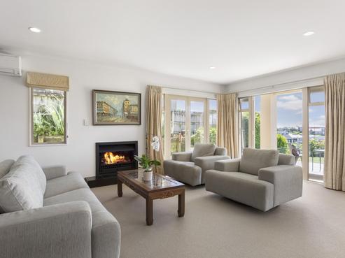 3/126 Whangaparaoa Road, Red Beach