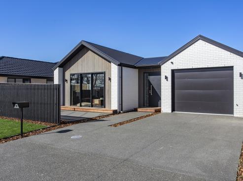 14 Crossley Avenue, Woodend