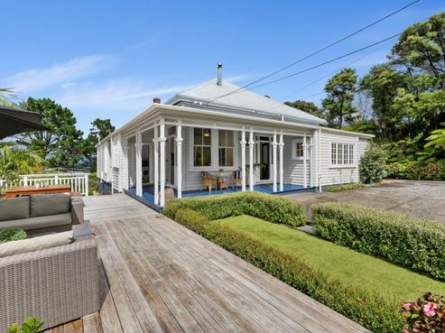 104 Attwood Road, Paremoremo
