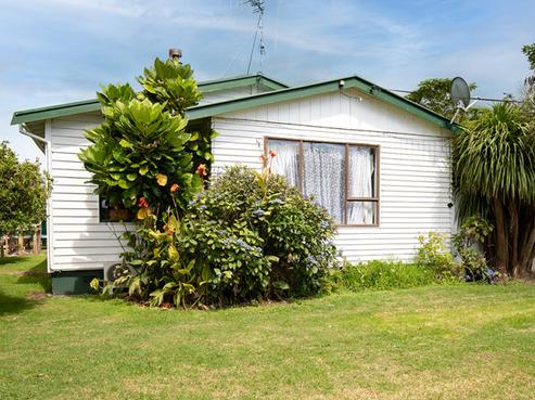 18 Canal West Road, Waitakaruru