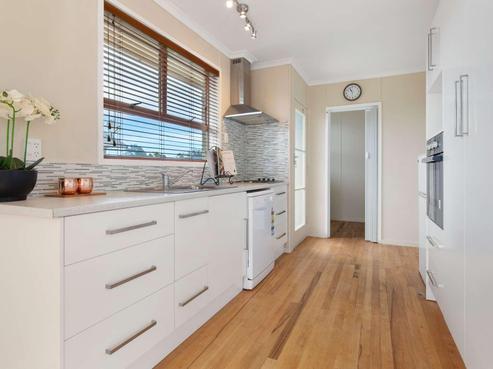 27 Rhonda Avenue, Deanwell