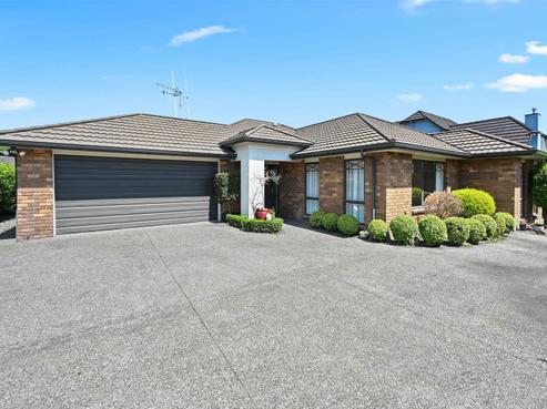 12 Rosewood Court, Huntington