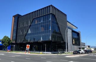 High end office opportunity - available now!