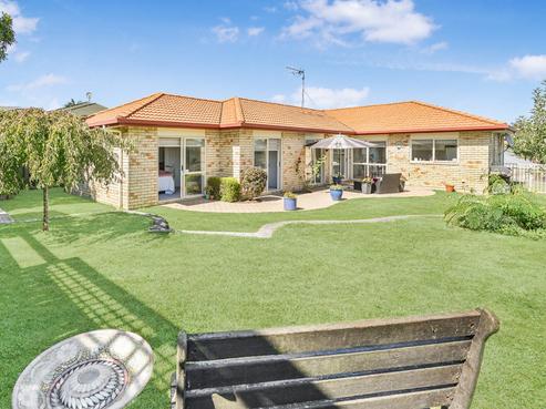 36 Pointon Glade, Grandview Heights