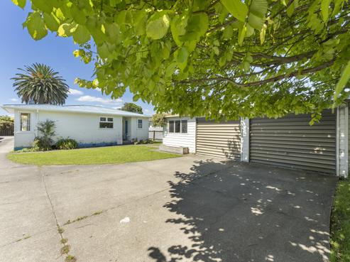 12 Chester Crescent, West End