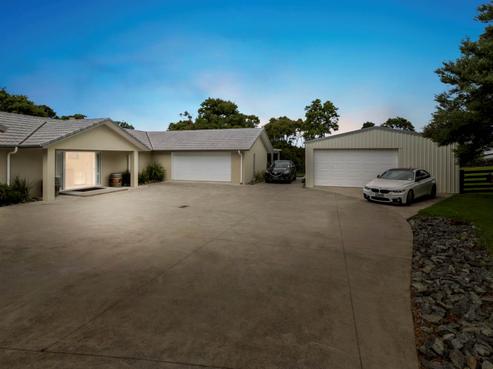 105 Whangaparaoa Road, Red Beach