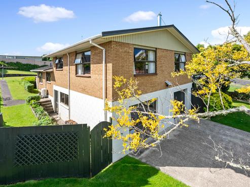 24 Hathor Street, Westbrook