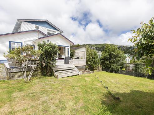 18 Firth Terrace, Karori