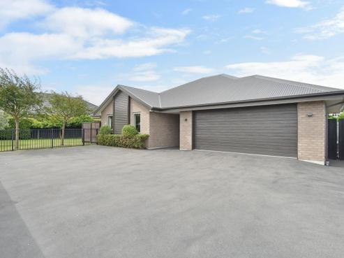 8 Churchill Drive, Fernside