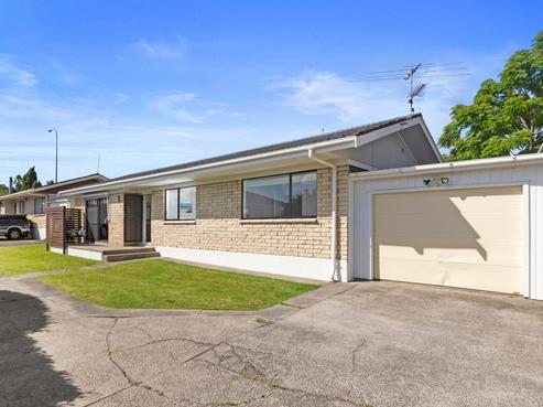 2/237 Edmonton Road, Te Atatu South