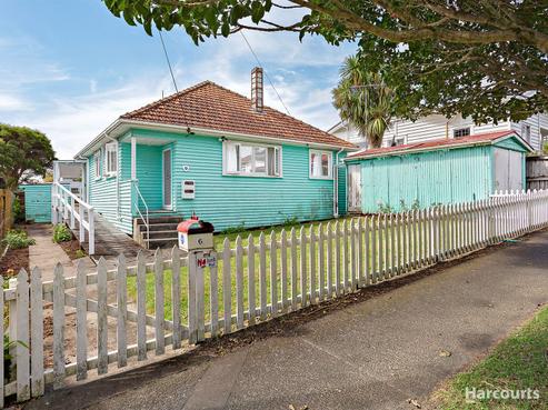 6 Puriri Street, Helensville