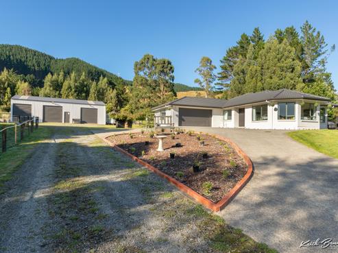 123J Johnsons Road, Whitemans Valley
