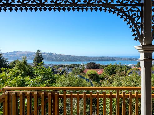 22 Garfield Avenue, Roslyn