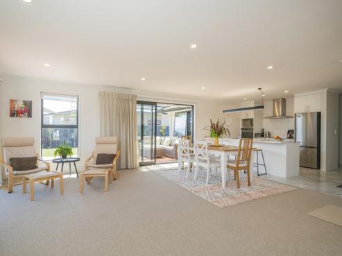 8 Palm Drive, Whitianga