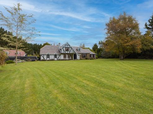 153 Homestead Road, Weston