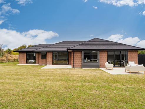 43 Awa Toru Drive, Fairfield