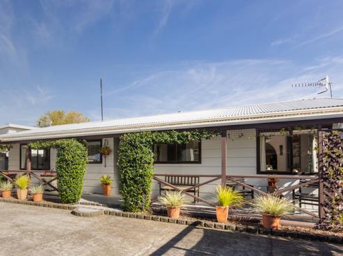 1008B Konini Street, Mahora