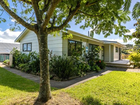 39 Ocean Road, Surfdale