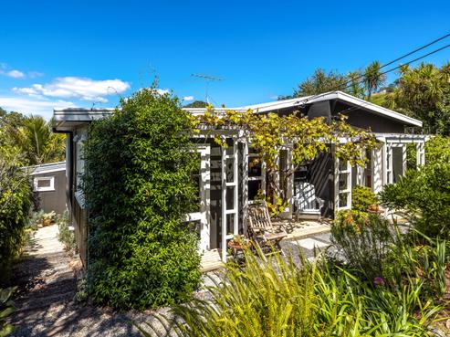 90 Hill Road, Palm Beach