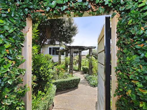 12A Tomoana Road, Mahora