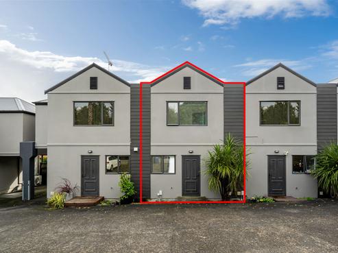 44K Fields Parade, Oteha