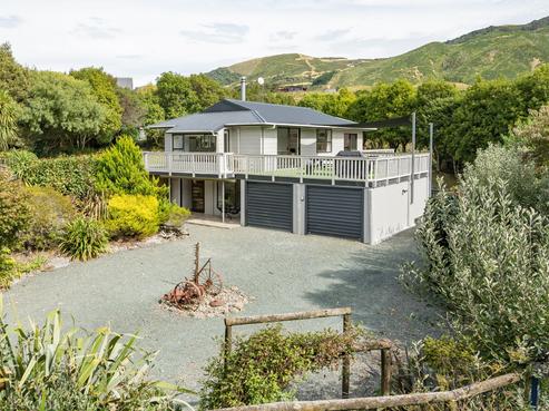 169 Cable Bay Road, Hira
