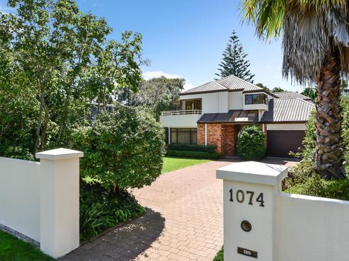 1074 River Road, Queenwood