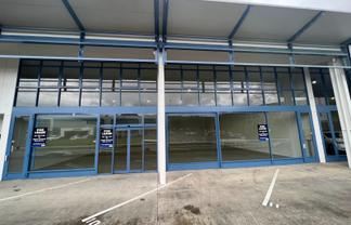 High profile 327sqm showroom / retail