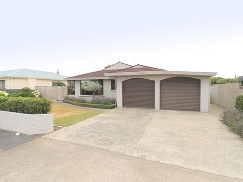 33 Stirling Street, Windsor
