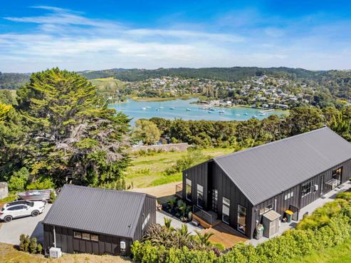 43 Cedar Terrace, Stanmore Bay
