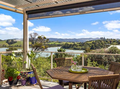 5 Kanuka Road, Sandspit