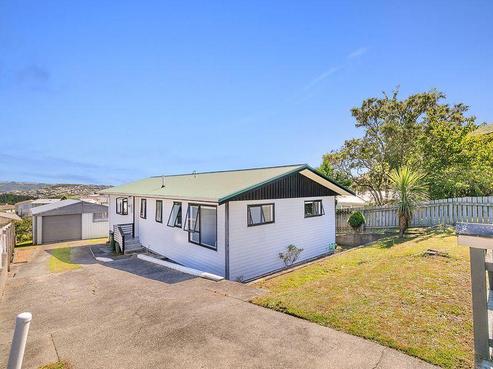 71 Arahura Crescent, Waitangirua