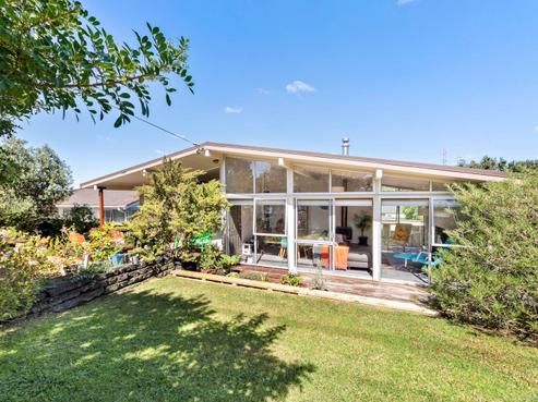 25 Triangle Road, Massey