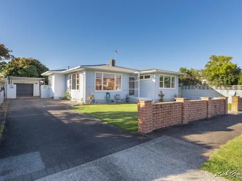 51 Holyoake Crescent, Avalon