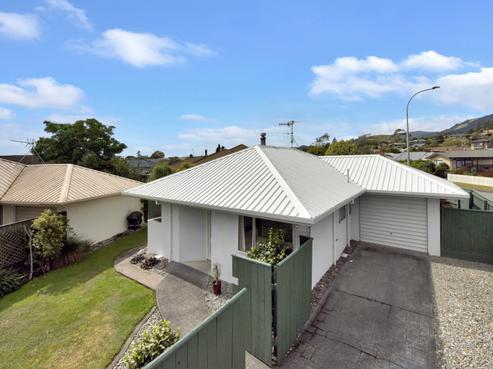 2/16 Vining Crescent, Stoke