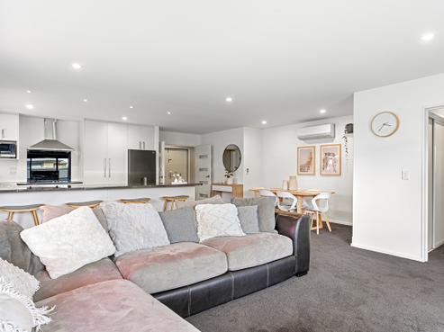 10 Champagne Avenue, Yaldhurst