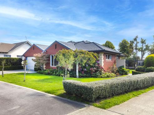 2 Saracen Avenue, Northwood