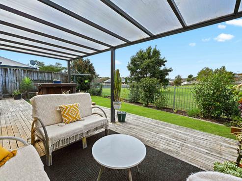 25 Pointon Glade, Grandview Heights
