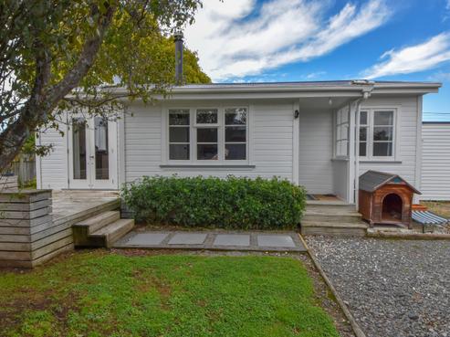 4B Costley Street, Carterton