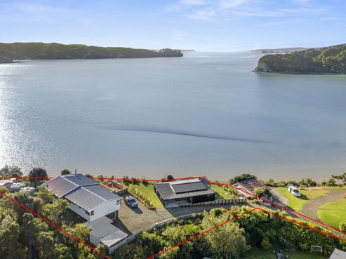 1213 Te Waitere Road, Taharoa