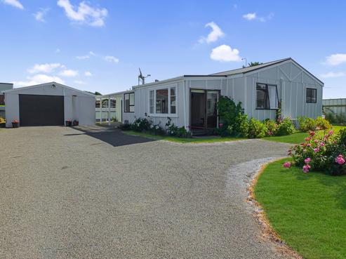 8A Holben Parade, Foxton Beach