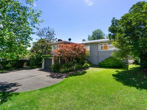 2 Phillip Parade, Forrest Hill