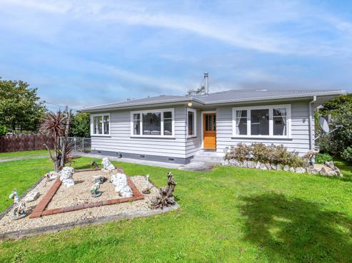 32 William Benton Street, Featherston