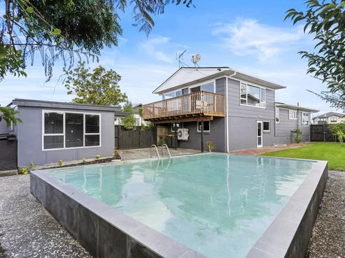 131 Beach Road, Pahurehure
